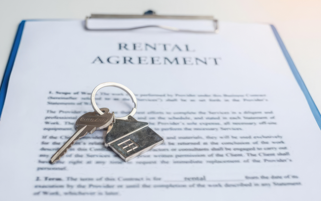 Landlord-tenant lease agreement with house keys
